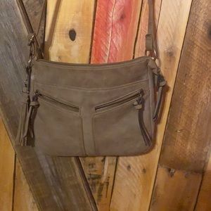 Sturdy leather crossbody